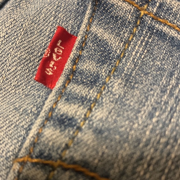 Levi’s high waisted denim shorts - Picture 3 of 5